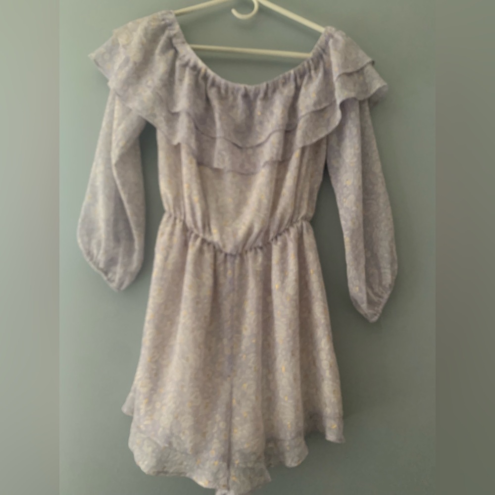 Mid sleeve light purple with white underlay gold embellishments